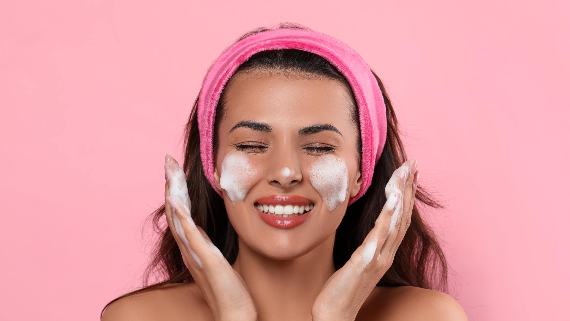 Melhores Espumas de Limpeza Facial: 10 Ótimas Opções